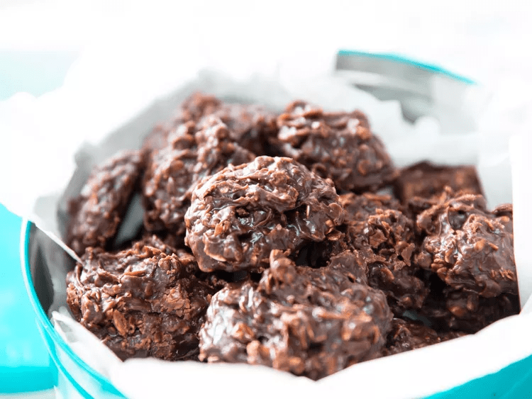 No-Bake Cookies with Chocolate, Peanut Butter, and Chewy Oats