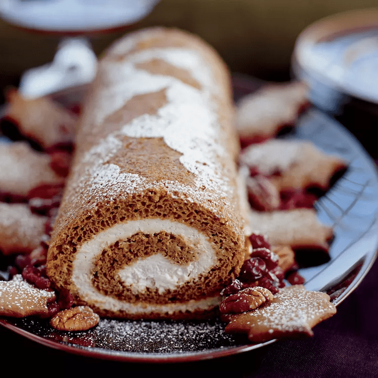 Gingerbread Roll with Cinnamon Cream