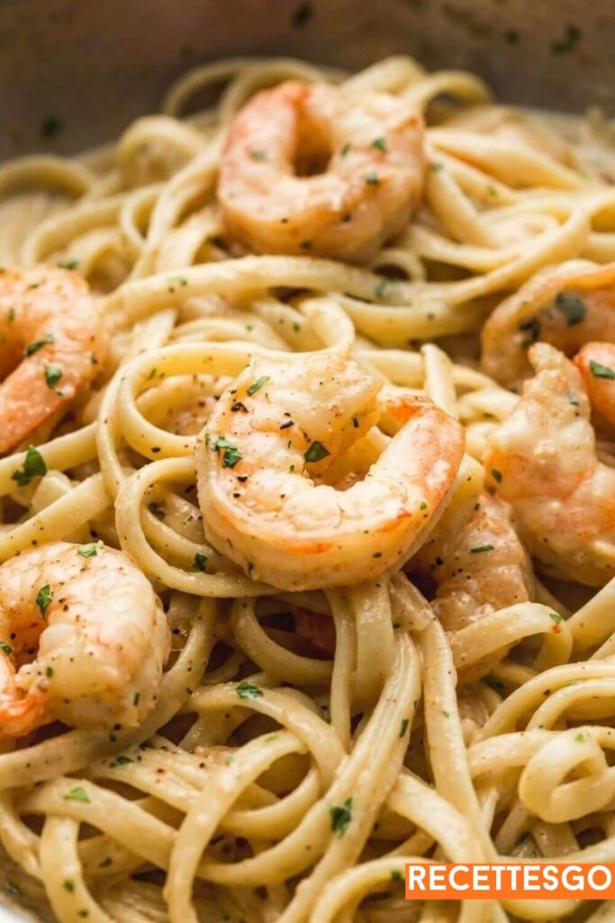 Make this Garlic Shrimp Pasta Recipe in just 20 minutes! A quick, tasty dinner idea with shrimp, garlic, and pasta for any season.
